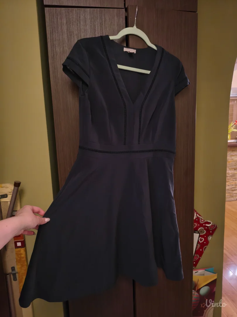 HM tamni teget haljinica 42