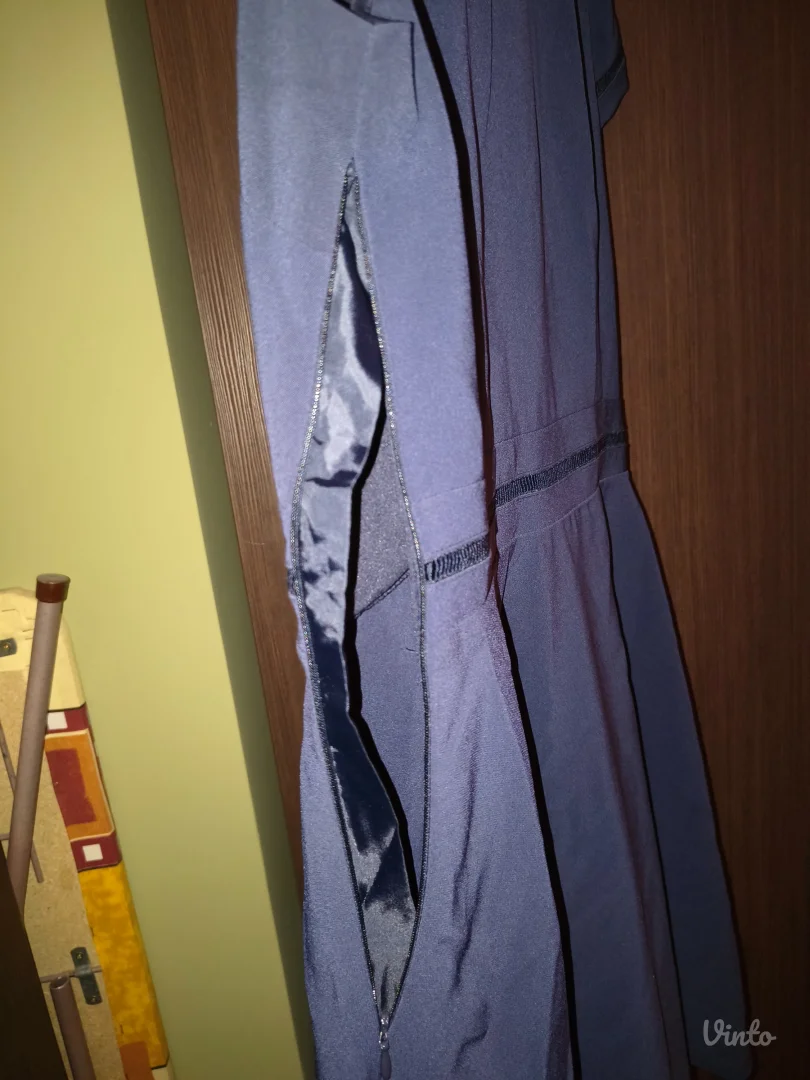 HM tamni teget haljinica 42