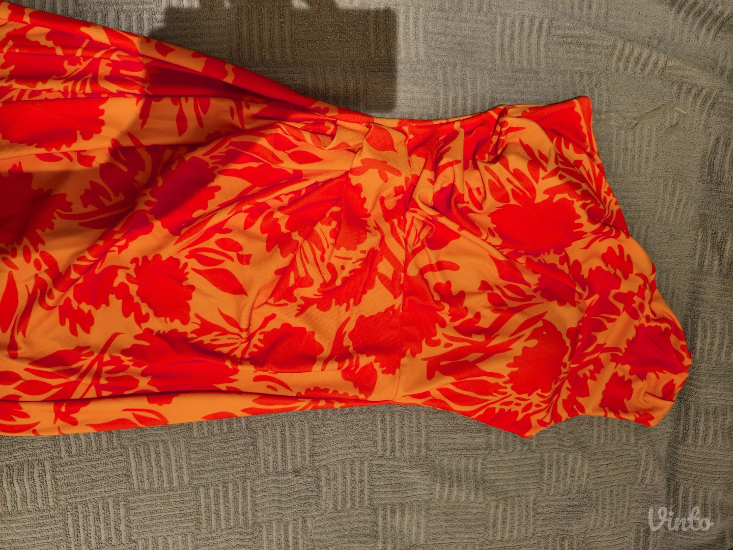 Letnja narandzasta haljina na jedno rame