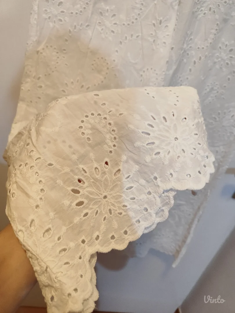 Bele čipkane pantalone