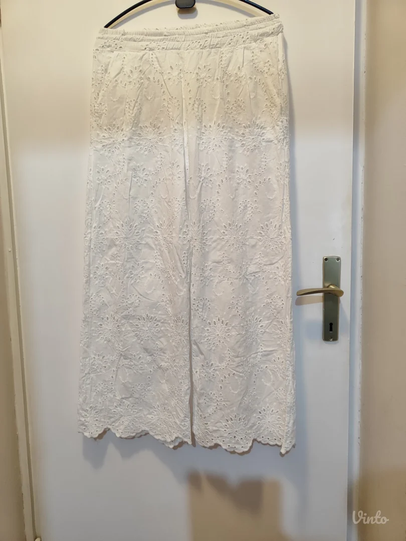Bele čipkane pantalone