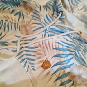 Beli duks sa kapuljačom