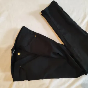 Crne skinny pantalone