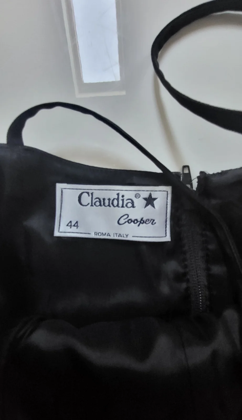 Claudia Cooper korset