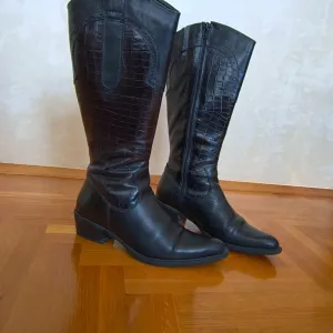 Čizme prava koža 36,5