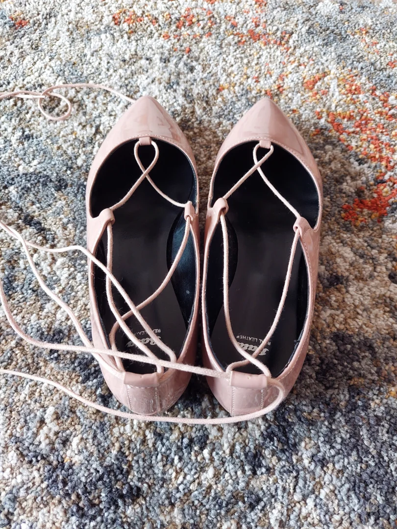 Bata nude baletanke sa vezivanjem