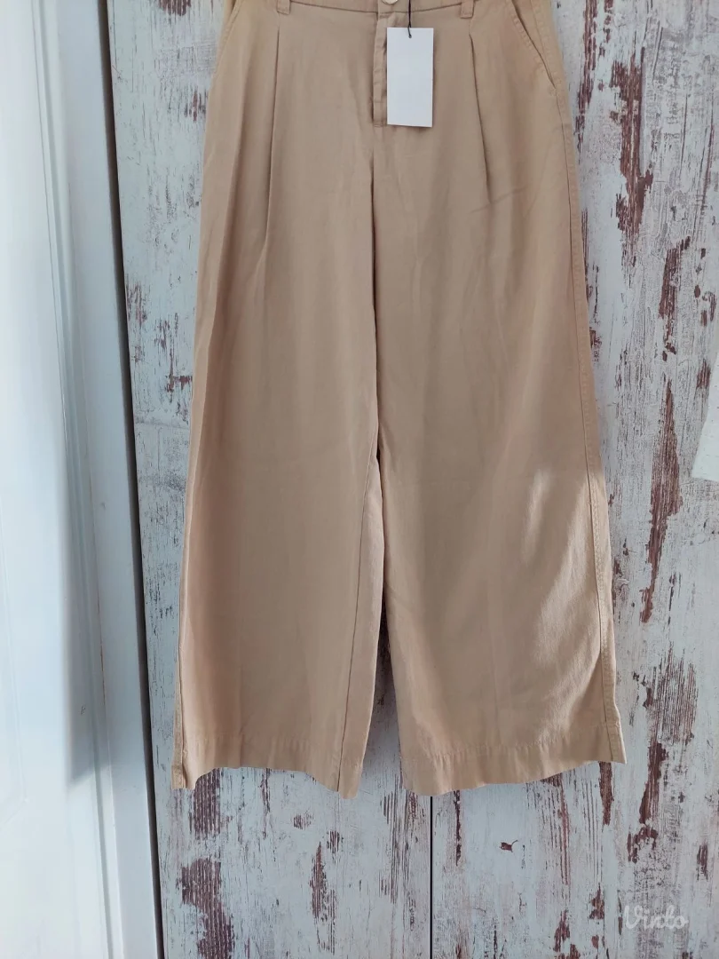 Zara krem pantalone sa etiketom