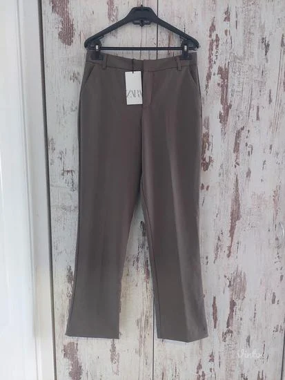 Zara poslovne pantalone sa etiketom