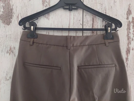 Zara poslovne pantalone sa etiketom