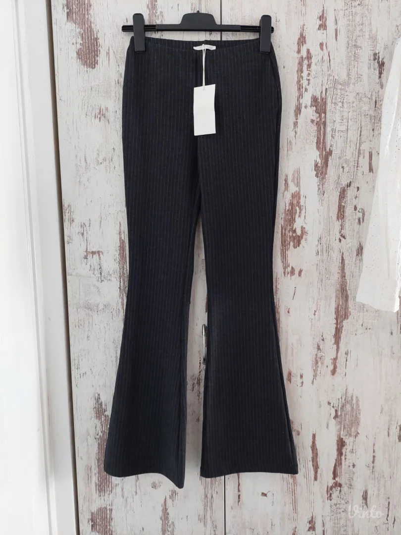 Zara flare pantalone sa etiketom