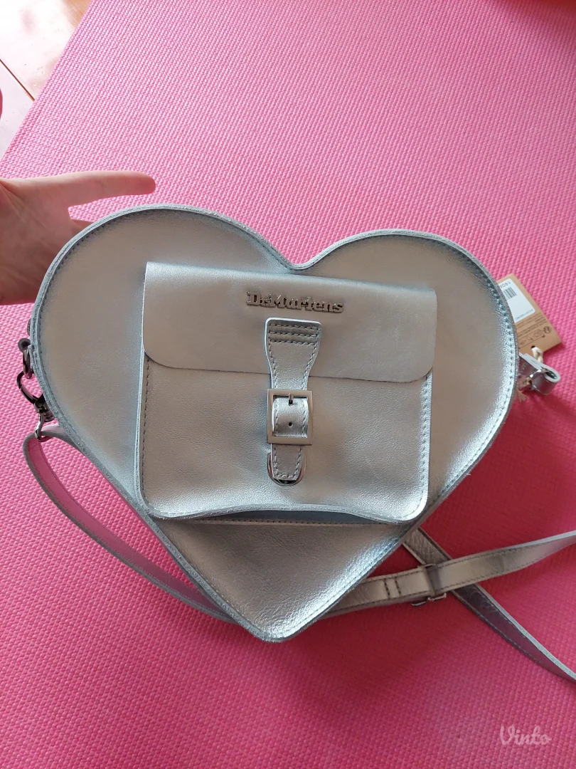 Dr Martens kožna torba / ranac SRCE sa etiketom