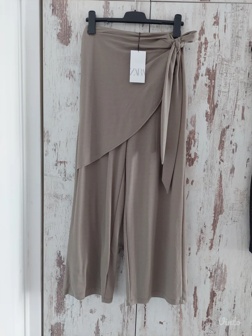 Zara pareo pantalone sa etiketom