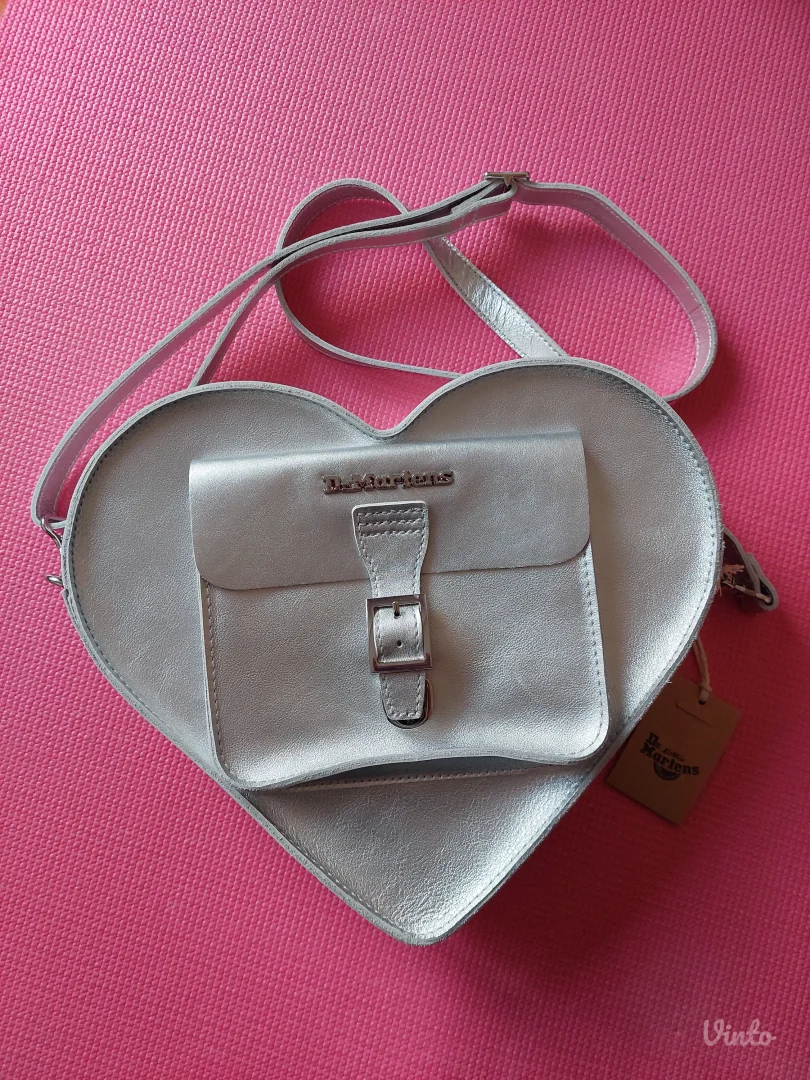 Dr Martens kožna torba / ranac SRCE sa etiketom