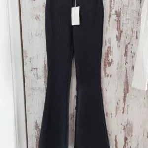 Zara flare pantalone sa etiketom