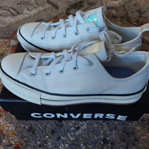Converse low top svetlucave starke