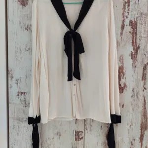 Zara bluza sa kontrastnim trakama