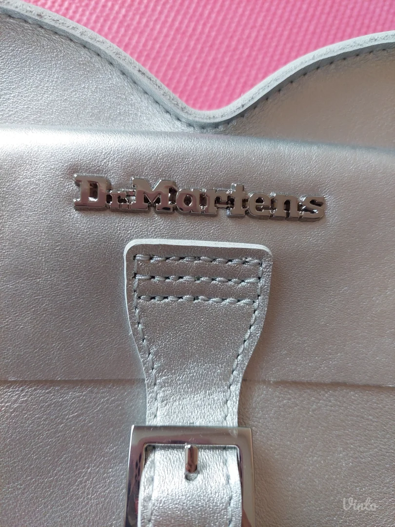 Dr Martens kožna torba / ranac SRCE sa etiketom