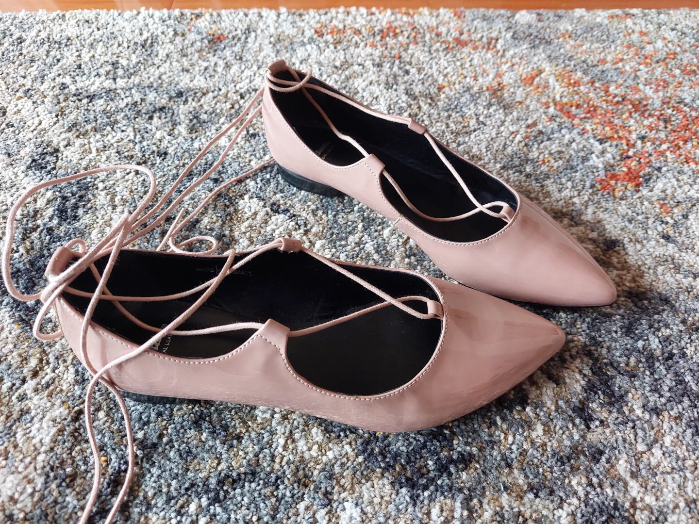 Bata nude baletanke sa vezivanjem