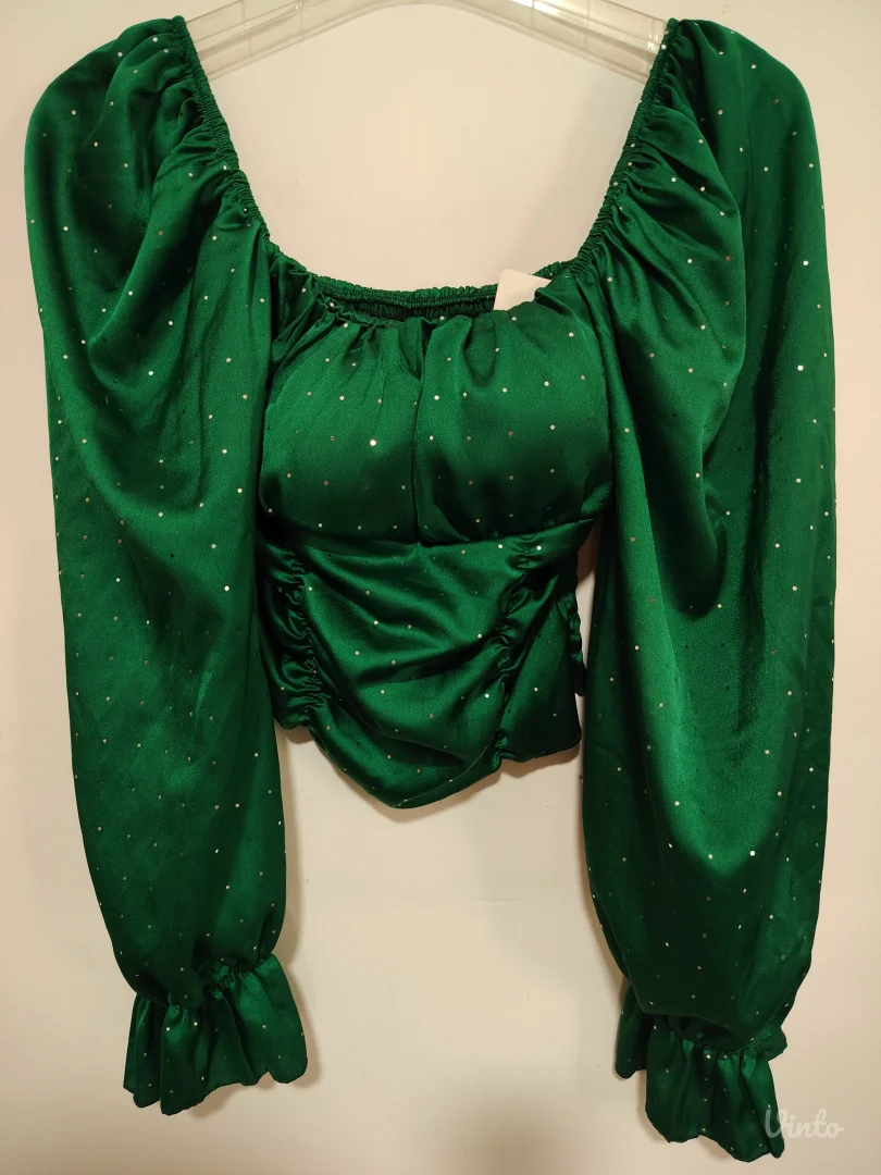 Top sa cirkonima i puf rukavima