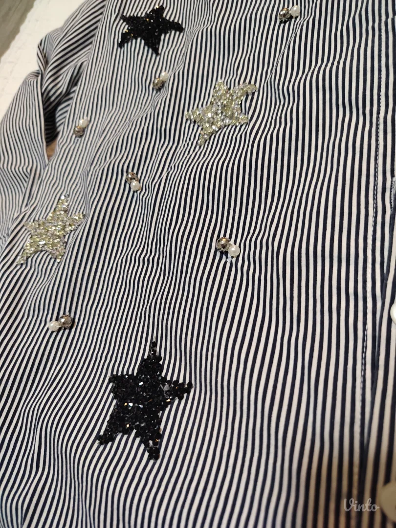 Prugasta košulja sa zvezdicama