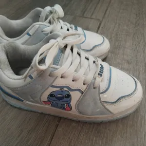 Patike za devojčice Stich, veličina 32