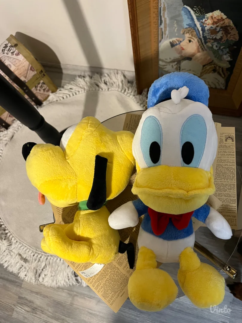 Dizni igracke dve za 800