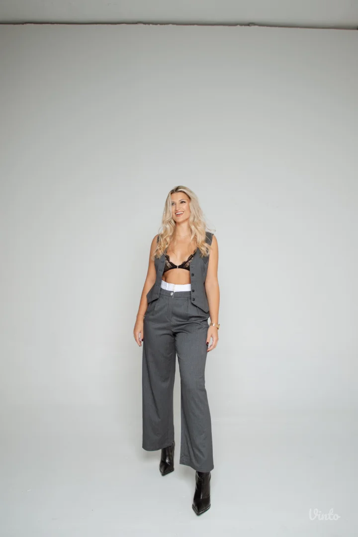 Komplet prsluk odelo sivo