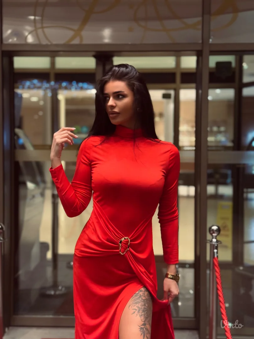 Crvena haljina Uni nova sa etiketom