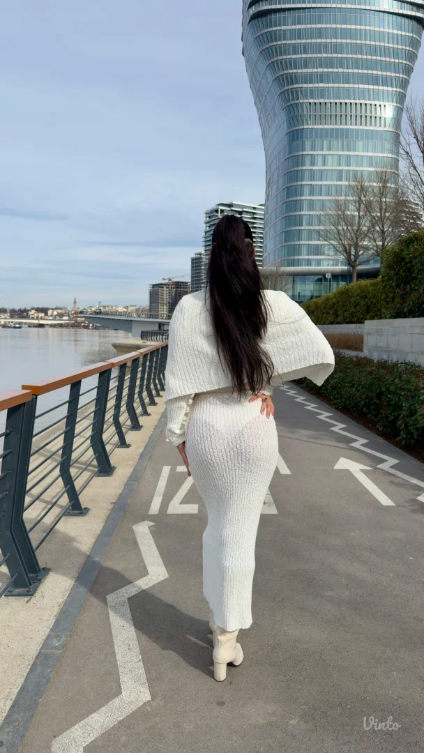 Beli pleteni komplet haljina dugih rukava i kardigan