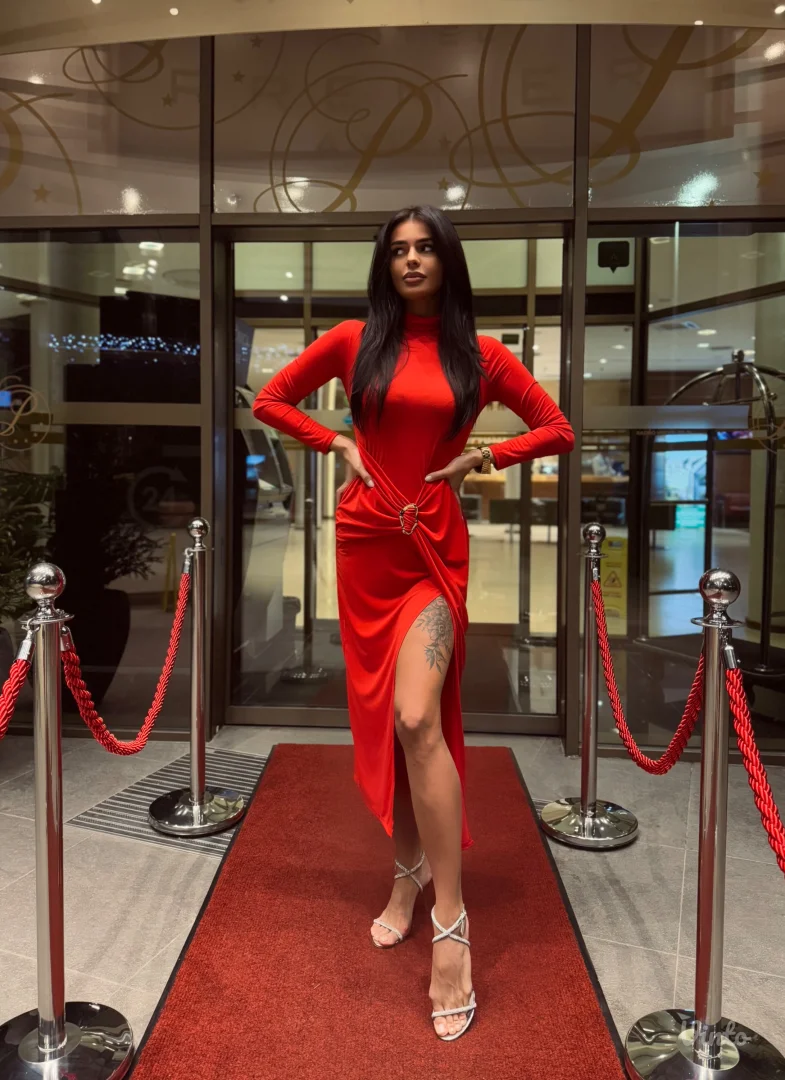 Crvena haljina Uni nova sa etiketom