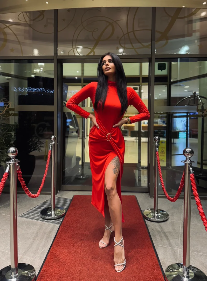 Crvena haljina Uni nova sa etiketom