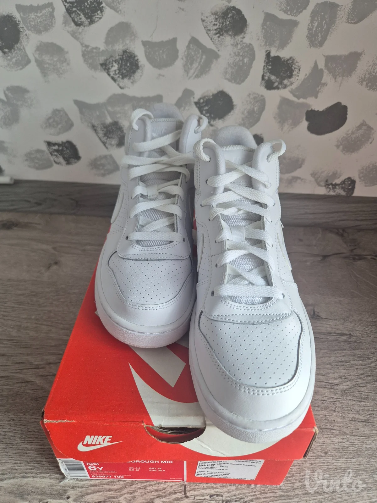 Prodajem nove ženske nike patike