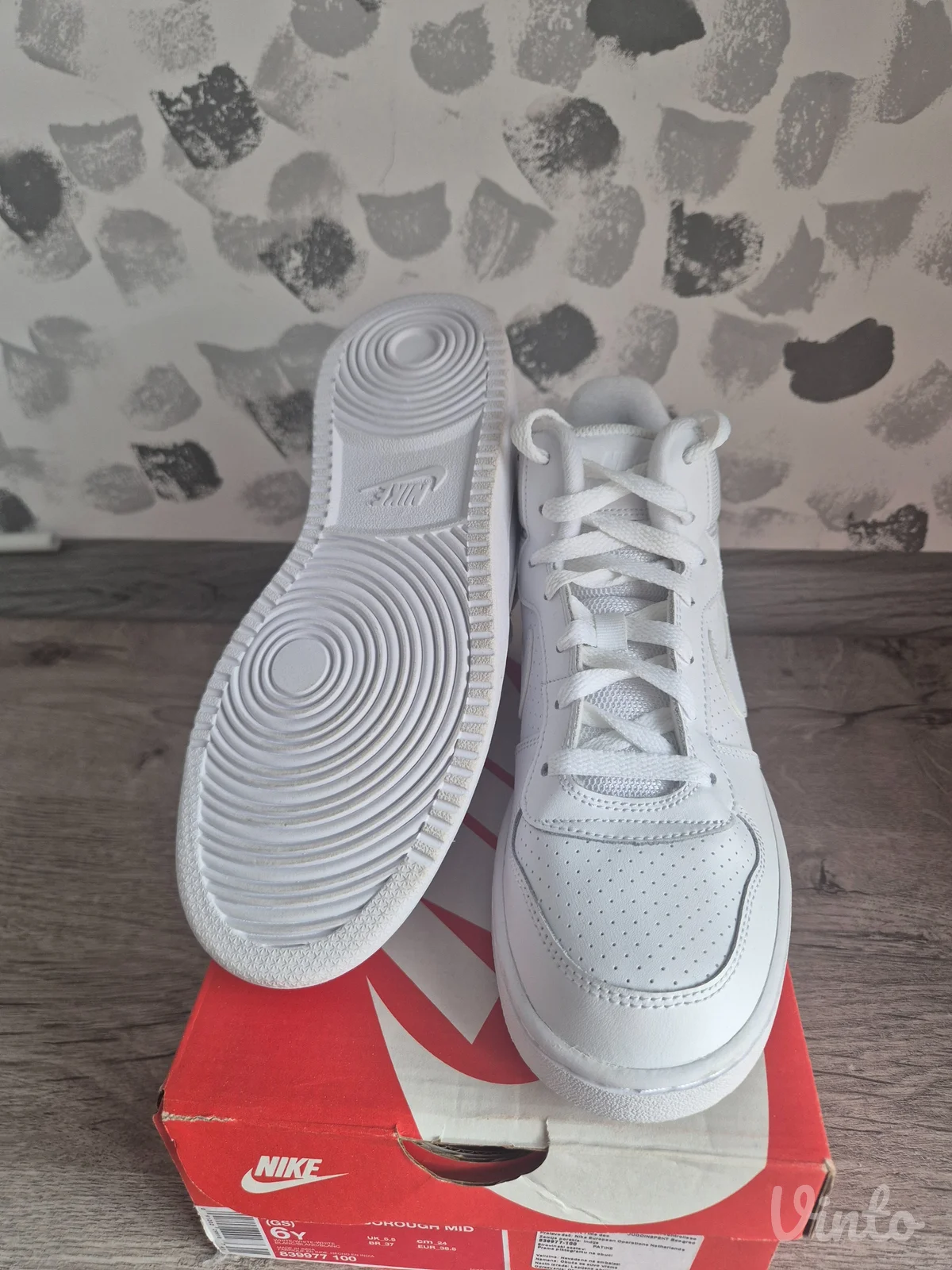 Prodajem nove ženske nike patike