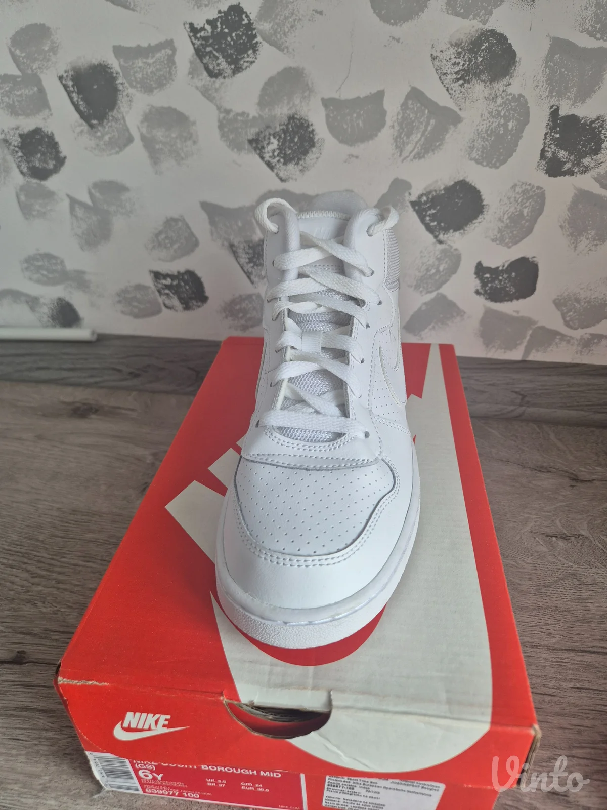 Prodajem nove ženske nike patike