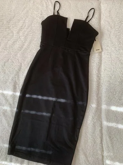 Crna uska haljina