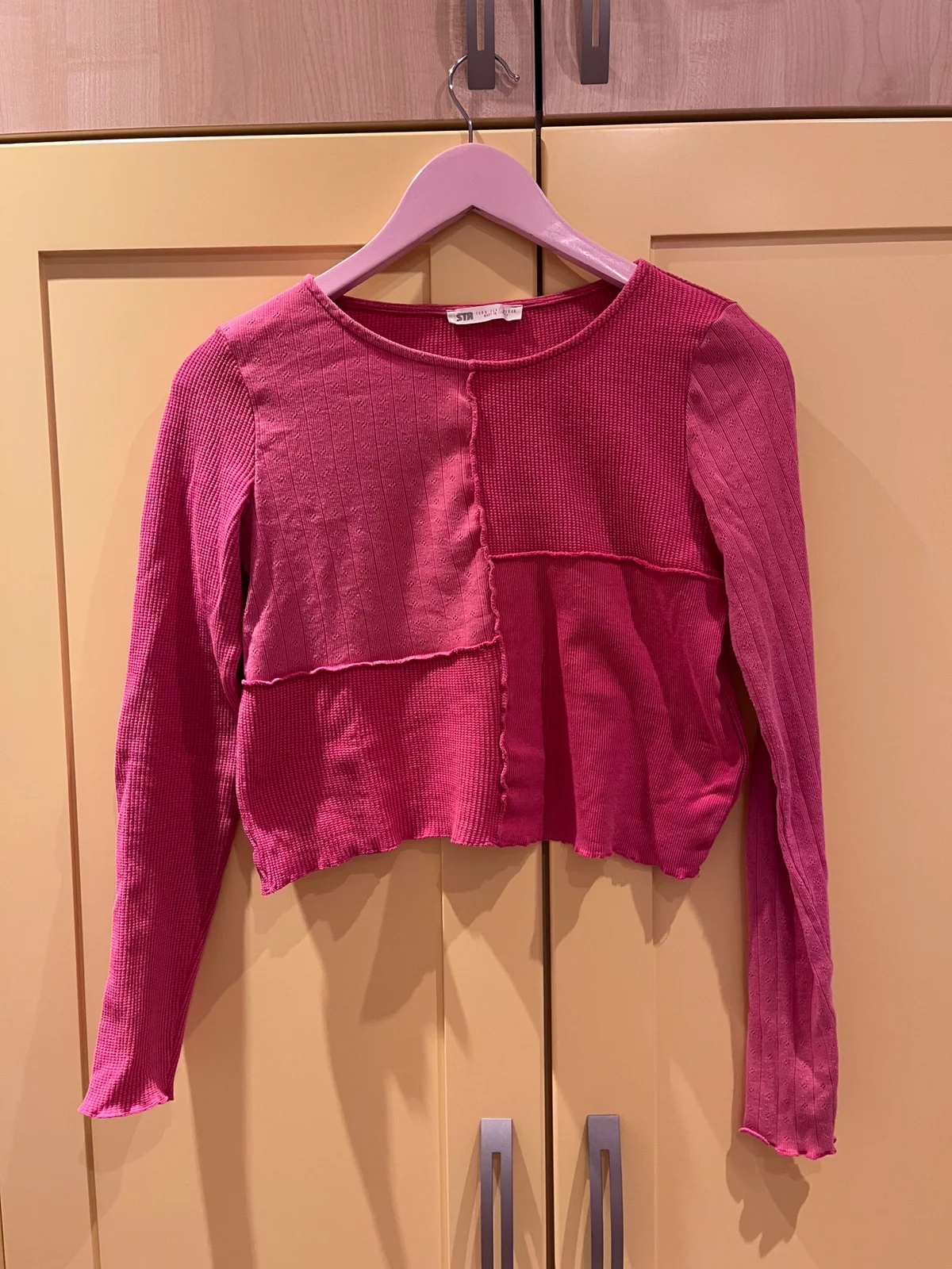 Roza majica dugi rukav crop top