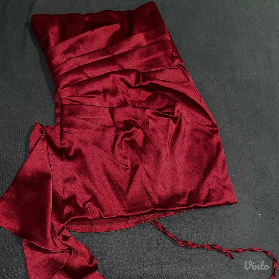 Kratka crvena haljina