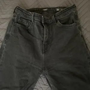 Legend- crne farmerice