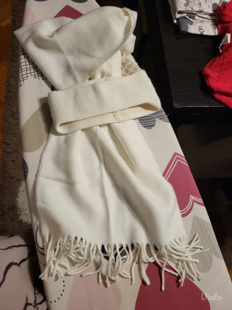 Traka za uši i šal