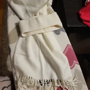 Traka za uši i šal