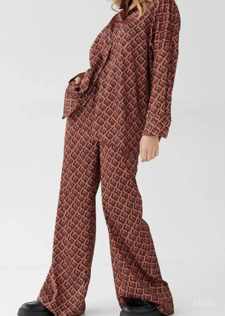 KOMPLET pantalone i kosulja L