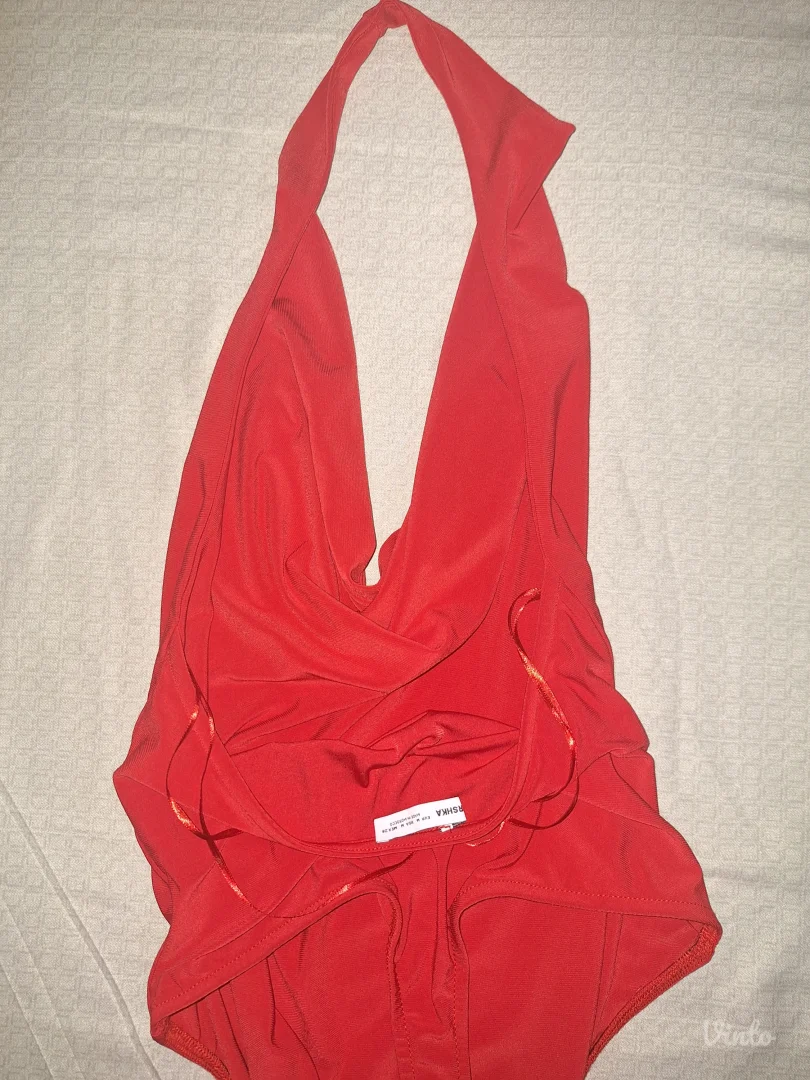 Bershka ,crvena majica