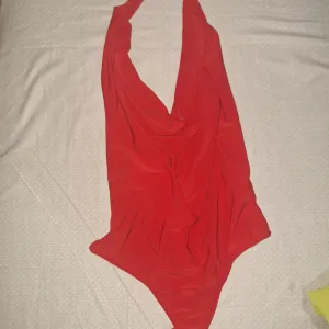 Bershka ,crvena majica