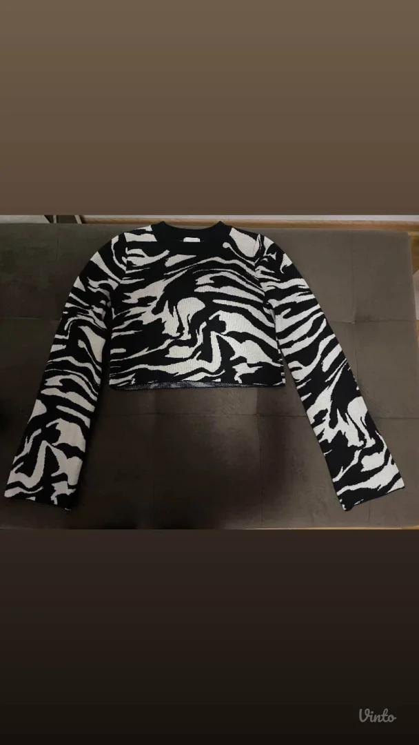 H&M komplet dzemper sa zvono rukavima i suknja