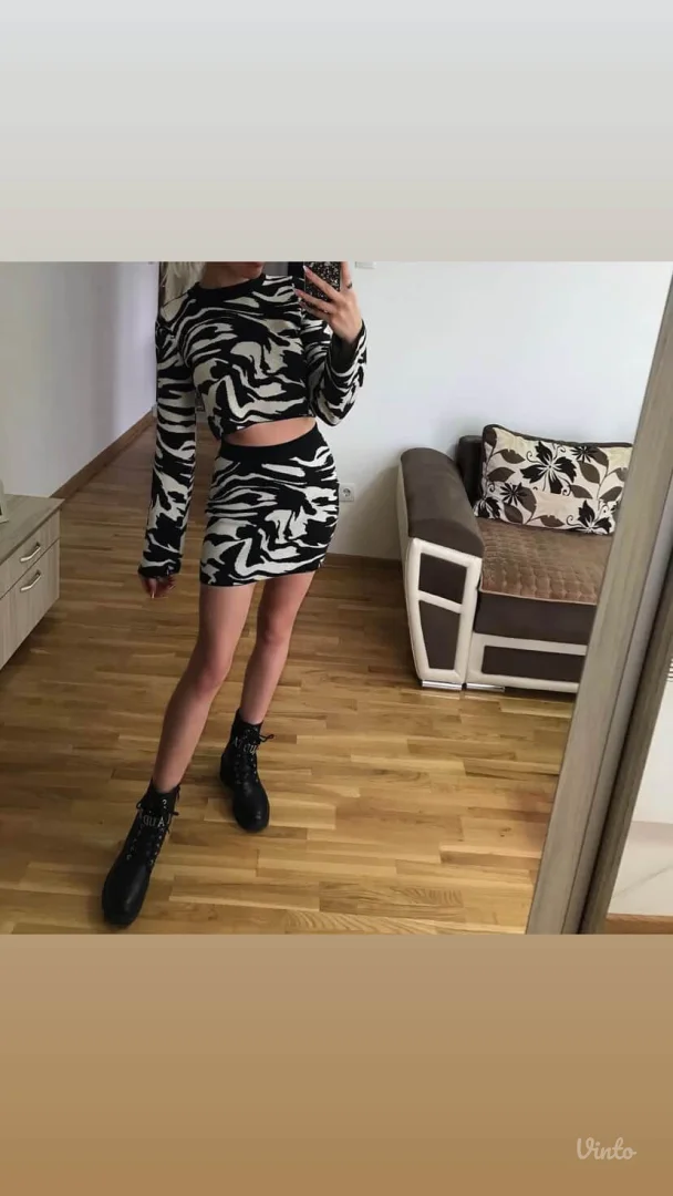 H&M komplet dzemper sa zvono rukavima i suknja