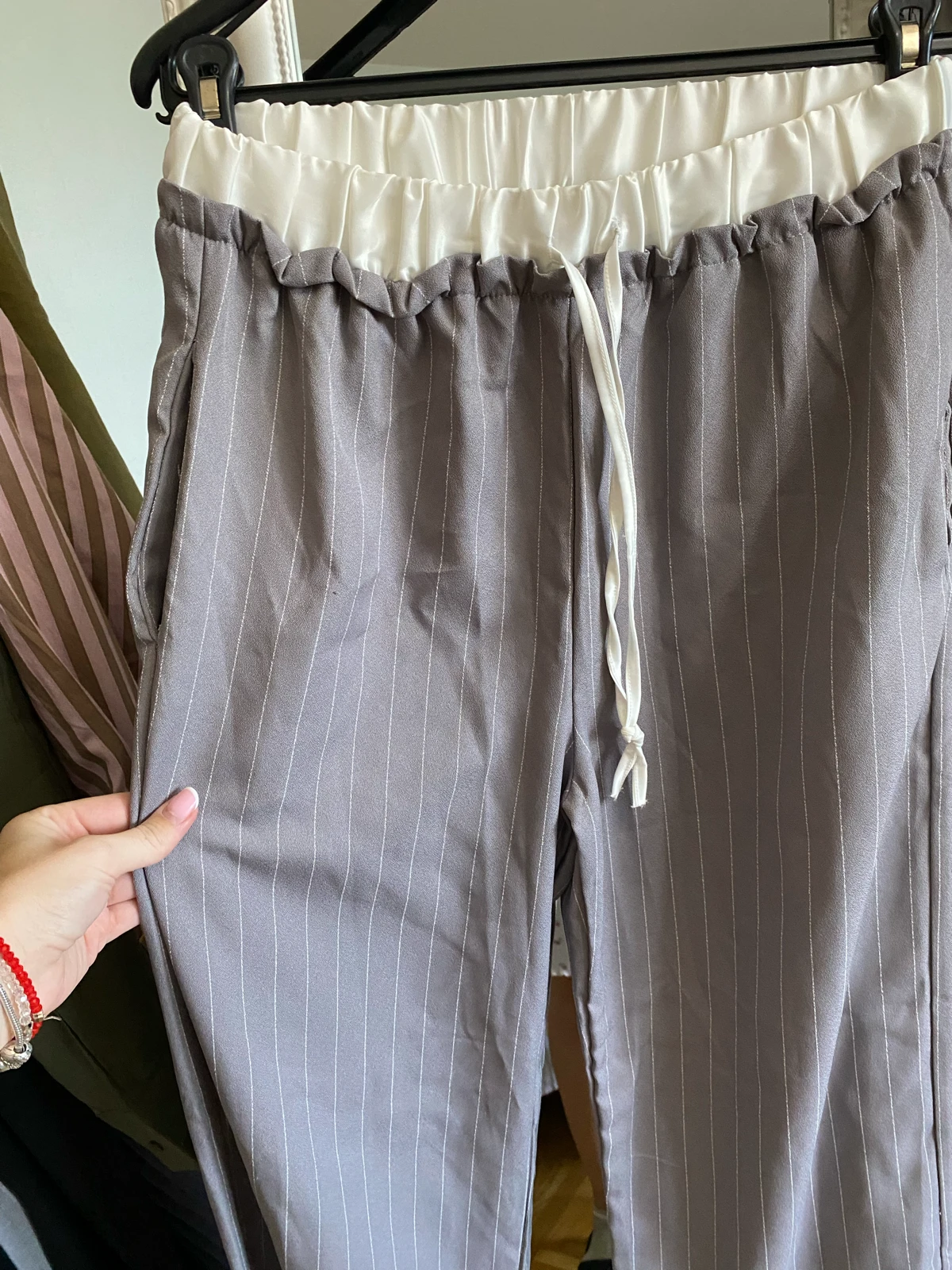 Pantalone prelepe nove