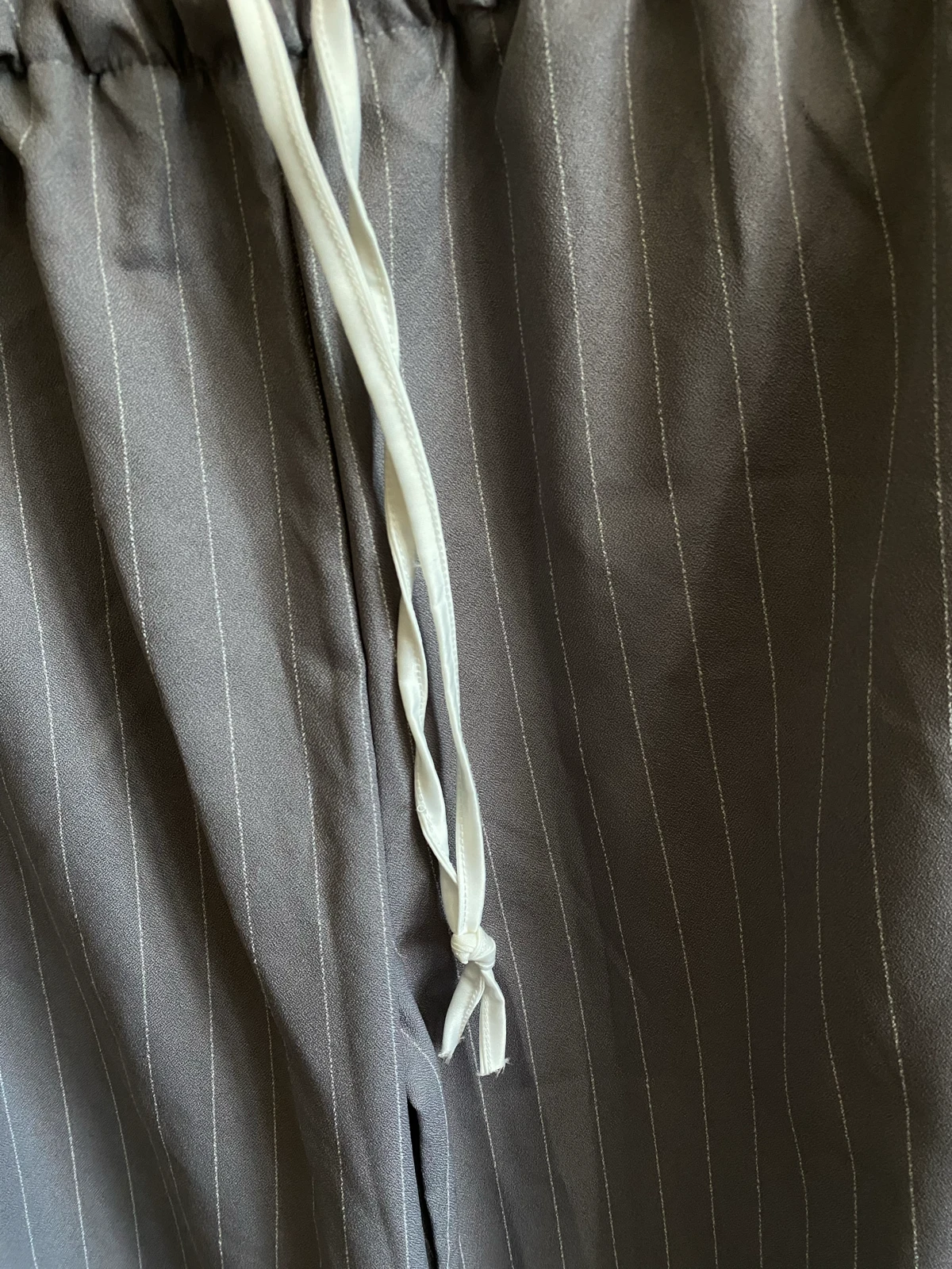 Pantalone prelepe nove