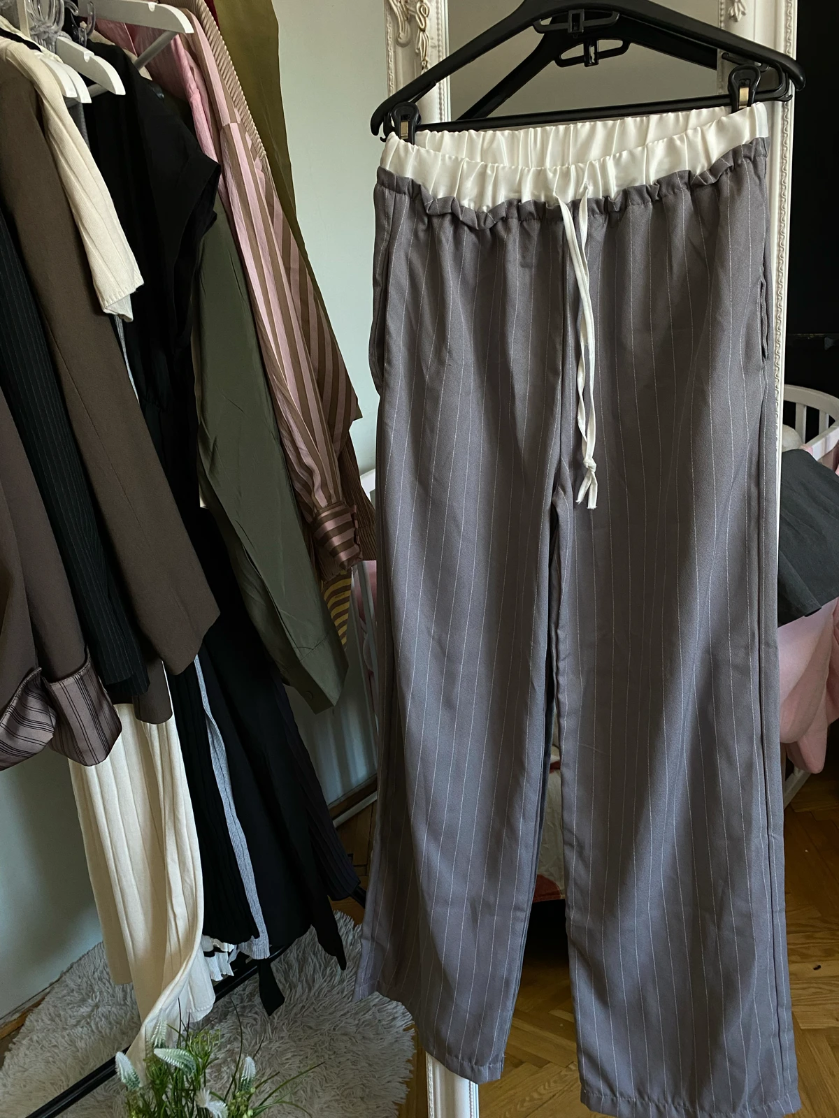 Pantalone prelepe nove