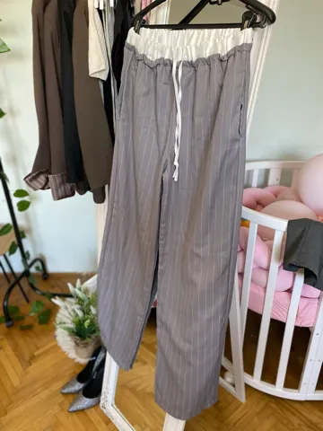 Pantalone prelepe nove