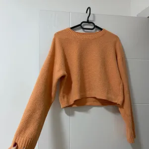 Bershka kratki dzemper